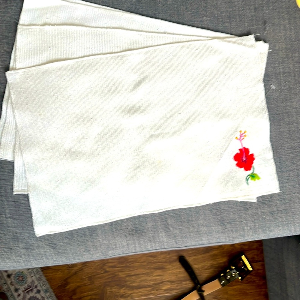 4 embroidered placemats